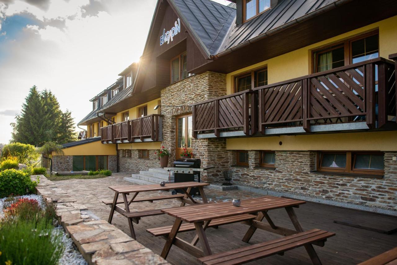 Boží Dar Apartmany Engadin מראה חיצוני תמונה